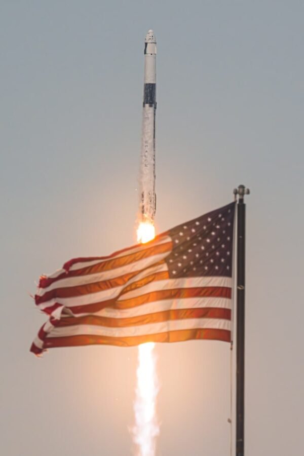 3071 Spacex Pradeda Laipsnišką Dragon Erdvėla