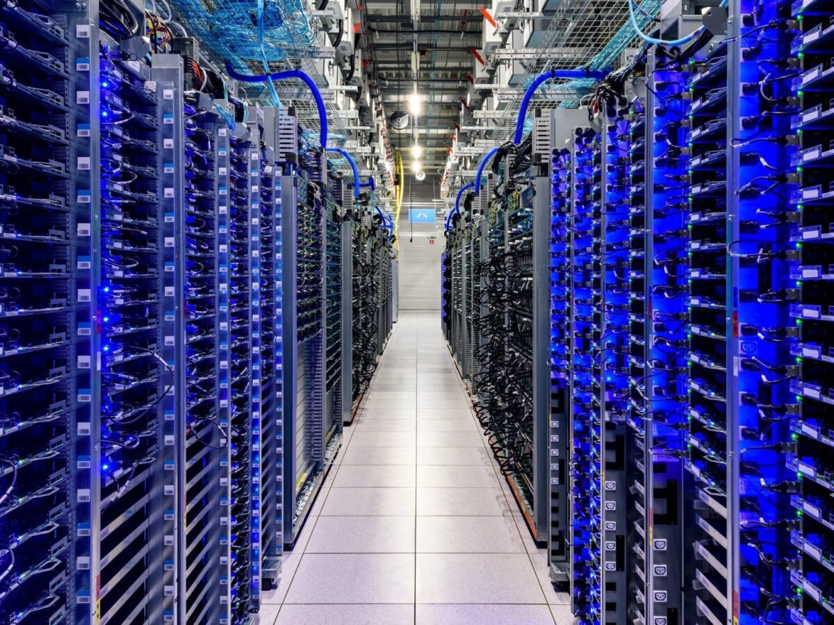 4708 It įmonės Perkėlė Serverius į Varšuvą Sp