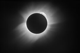 3841 Istorinis Saulės Užtemimas Patvirtino Ei