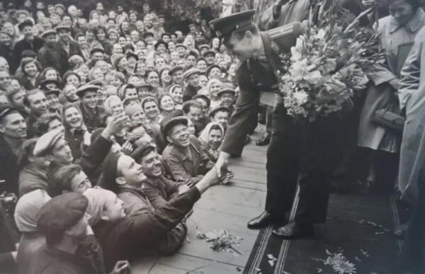 3850 Jurius Gagarinas Ir Jo Neblėstanti šlovė