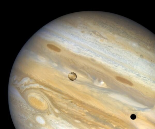 3865 Io šešėlis Jupiterio Paviršiuje