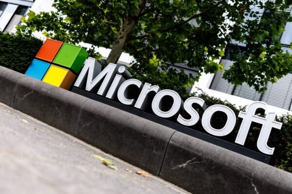 4749 Microsoft Paskelbė Apie Naują Darbuotojų