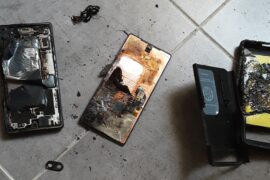 4883 Google Pixel 6a Susiduria Su Užsidegimo