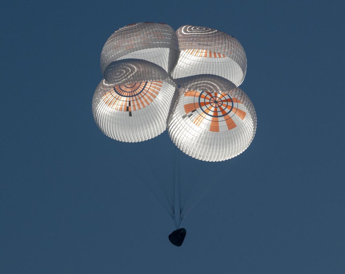 Crew Dragon Freedom Sėkmingas Sugrįžimas į Žemę