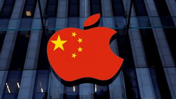 Petras Navarro: Apple Gamyklų Perkėlimas Iš Kinijos Tęsiasi Kaip Muilo Opera