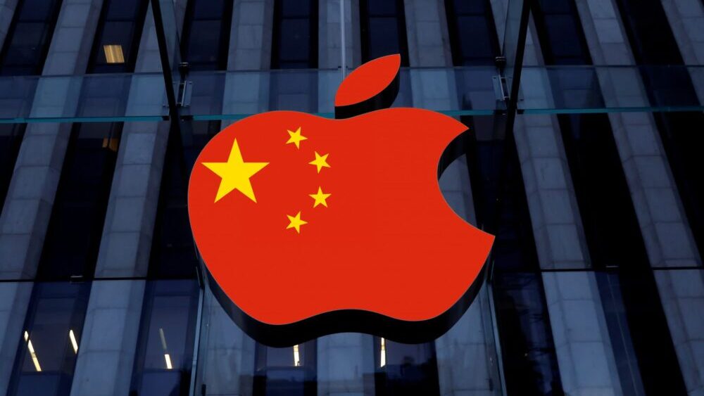 Petras Navarro: Apple Gamyklų Perkėlimas Iš Kinijos Tęsiasi Kaip Muilo Opera