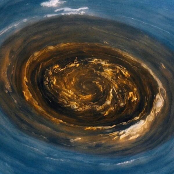 3215 Saturno Audringas Sūkurys Ir Tamsioji Ko