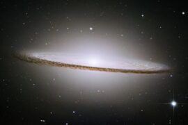 3235 Sombrero Galaktika Paslaptingame Kosmoso