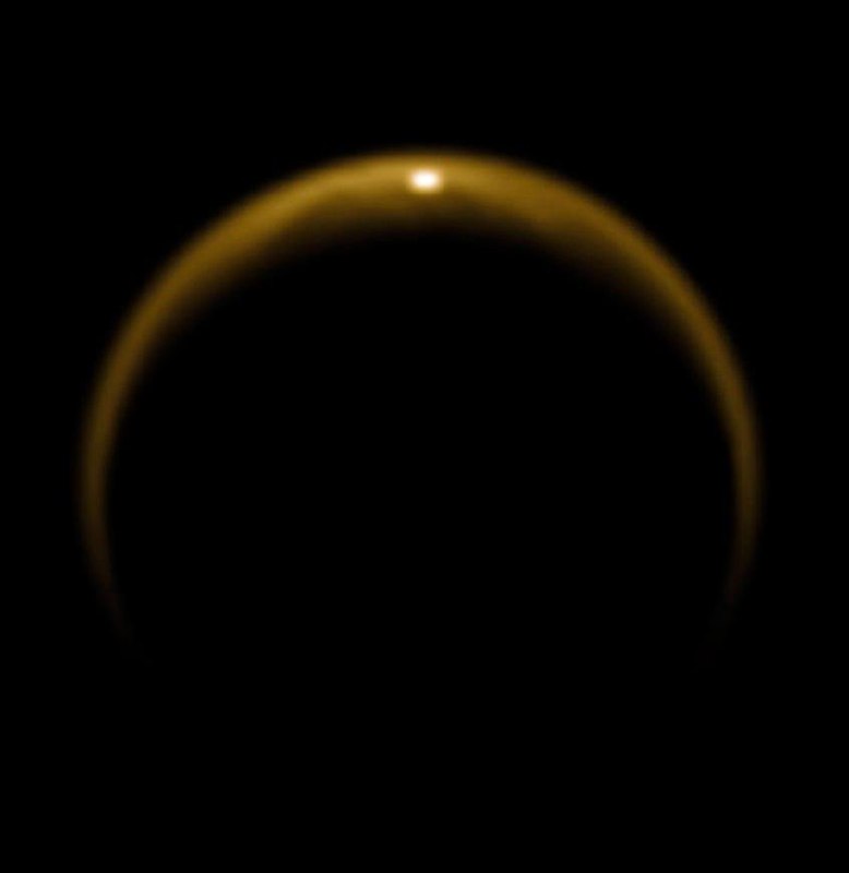 3966 Saulės Spinduliai Atspindi Titano Metano