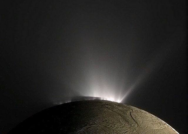 4009 Encelado Ledynės Srovės Atskleidžia Saturno Mėnulio Paslapti