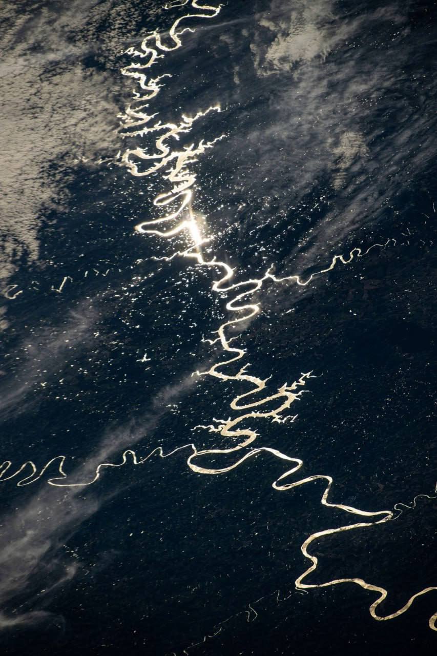 4047 Saulės šviesos žaismas Pietų Amerikos Upėje Iš Tarptautinės