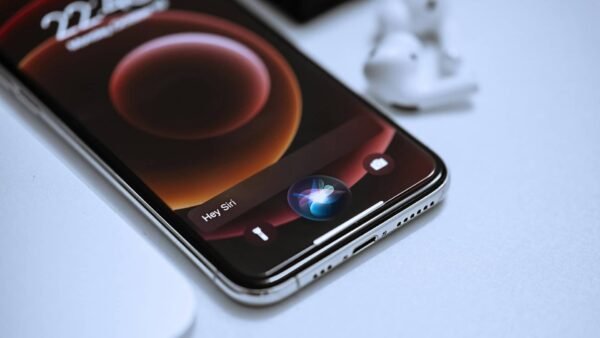 Apple Gali įsigyti Dirbtinio Intelekto Startuolius Mistral Ir Perplexity