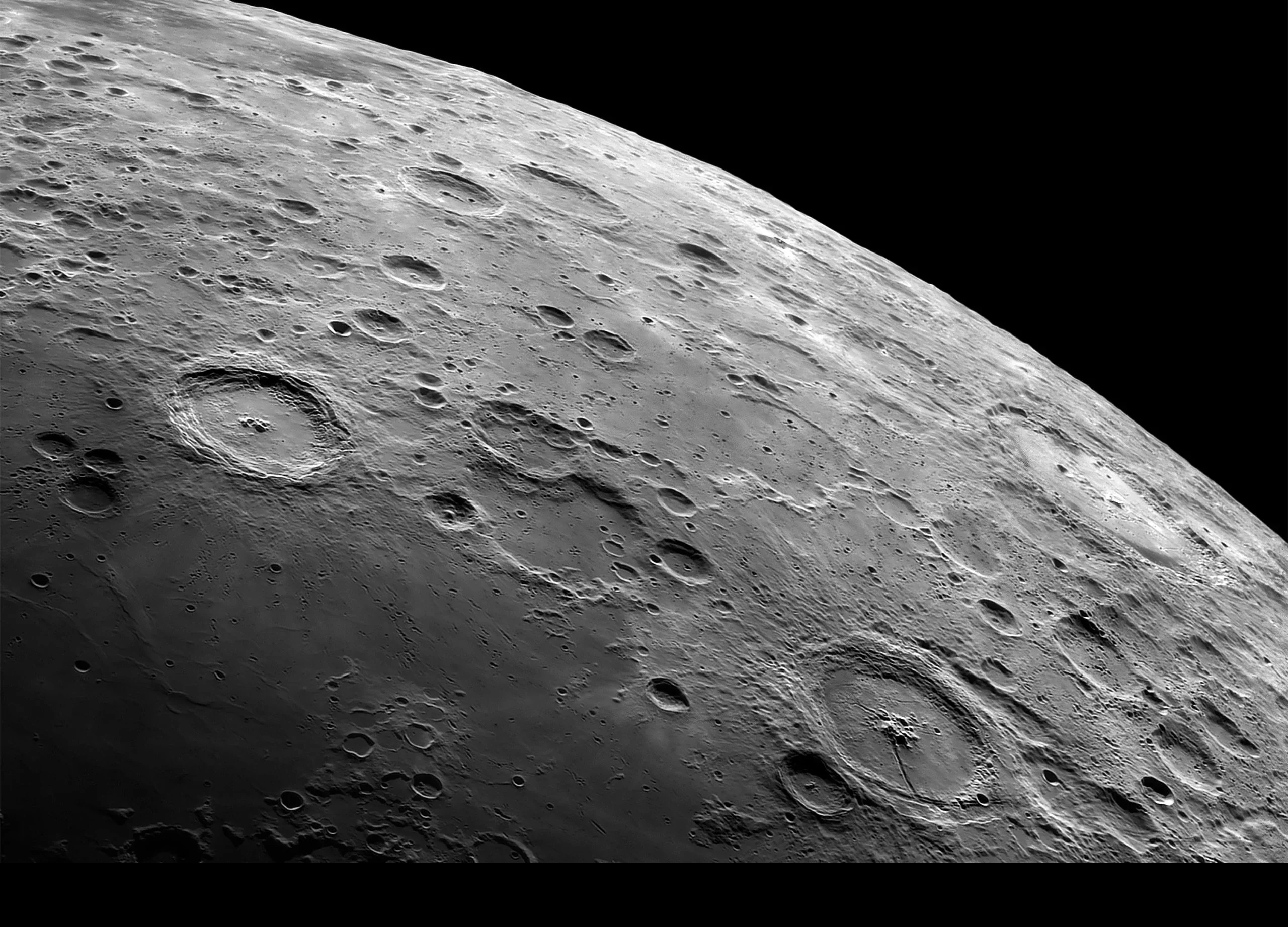 Mėnulio Kraterių Formavimasis Per Milijardą Metų