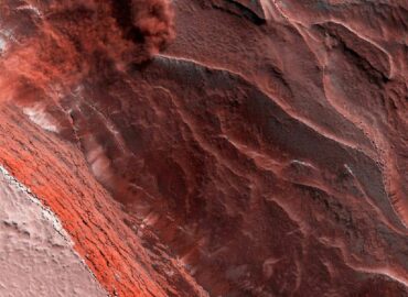 3322 Mars Reconnaissance Orbiter Fiksuoja Didžiulę Laviną Raudono