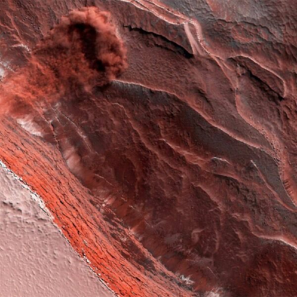 3322 Mars Reconnaissance Orbiter Fiksuoja Didžiulę Laviną Raudono