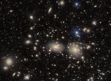 4055 Nauji Atradimai Veronikos Plaukų Spiečiuje Atskleidžia Tamsi