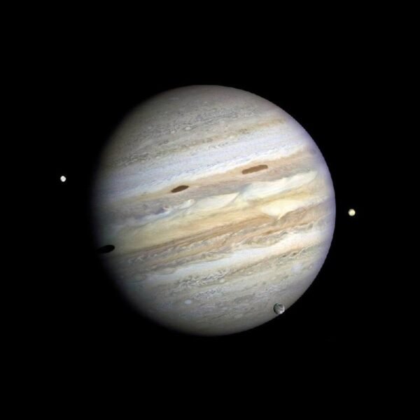 4103 Jupiteris Ir Jo Palydovai Voyager1 Akimis