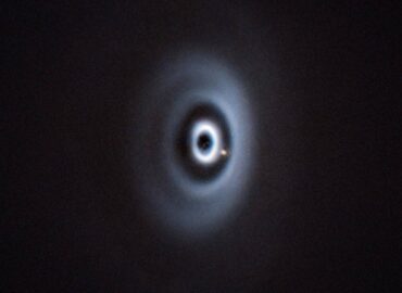 4136 Astronomai Atrado Besiformuojančią Planetą Aplink Jauną Saul