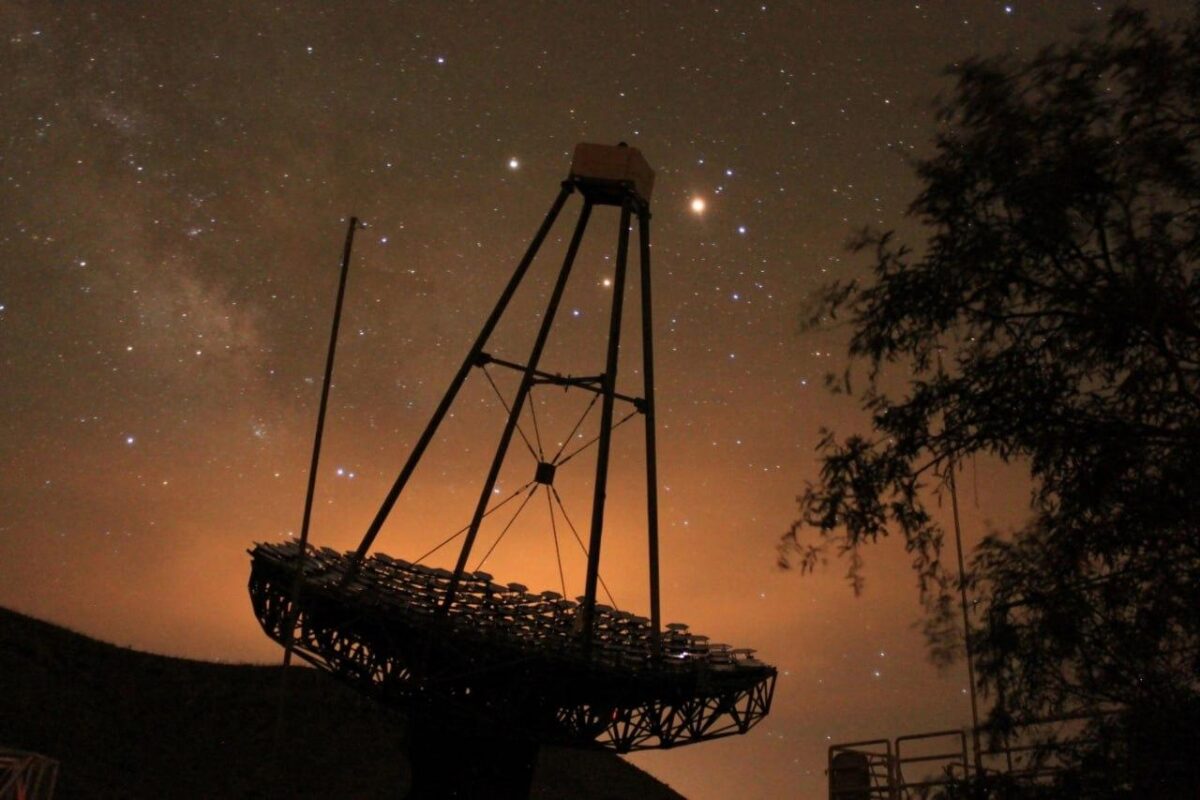 Paukščių takas ir planetos virš gama teleskopo HESS
