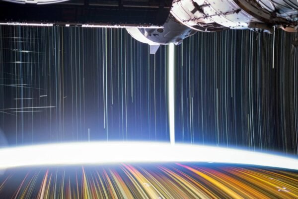 4151 Astronauto D Pettito įspūdingi žvaigždžių Ir Miestų šviesų