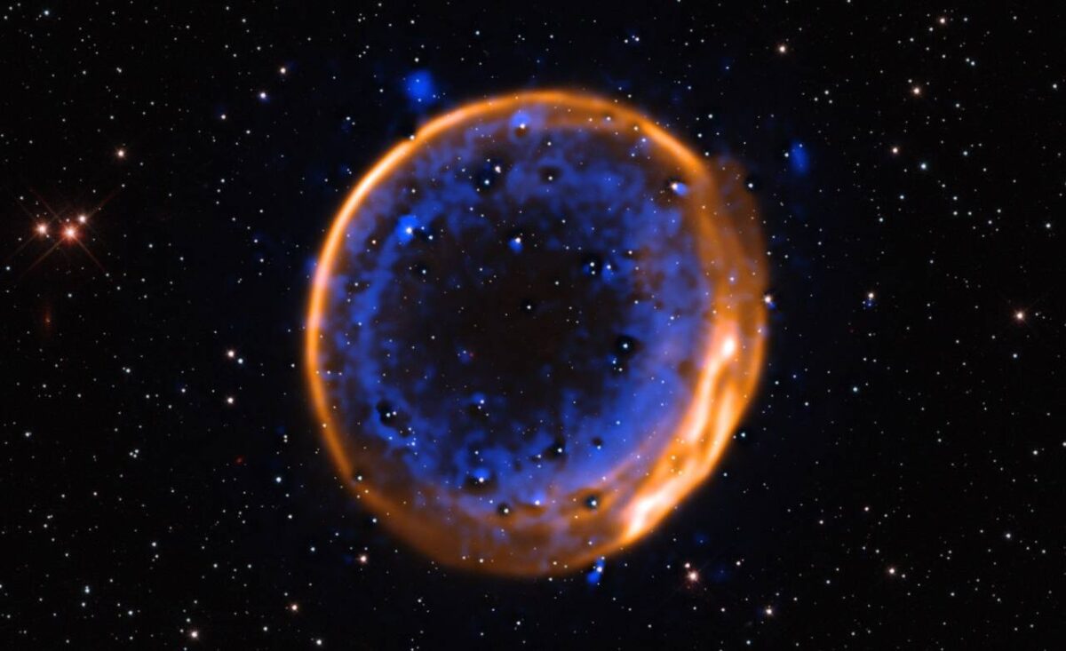 4168 Astronomai Užfiksavo Dvigubą Mirusios žvaigždės Sprogimą