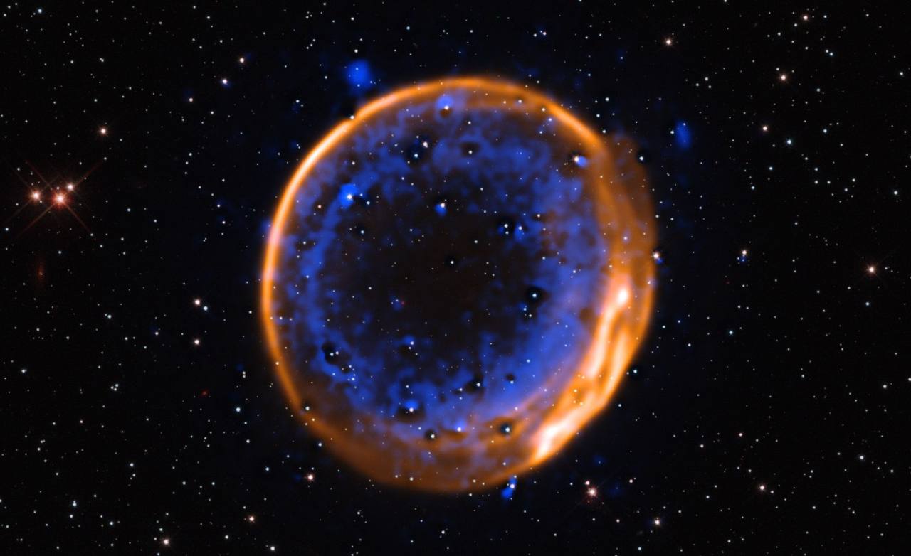 4168 Astronomai Užfiksavo Dvigubą Mirusios žvaigždės Sprogimą