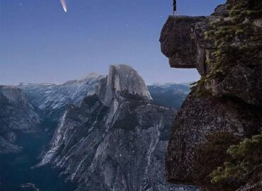 4178 Įspūdinga Neowise Kometa Virš Siera Nevados Kalnų