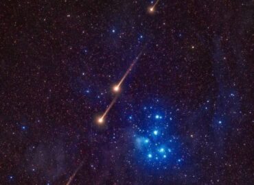 4210 Merkurijaus Natrio Uodega šalia Plejadų