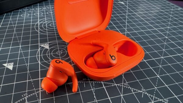 Beats Pristato Naujus Powerbeats Fit Sportinius Ausinius