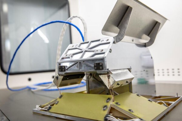 Nasa Sukuria Elektrinį Dulkių Skydą Apsaugai Nuo Mėnulio Dulkių