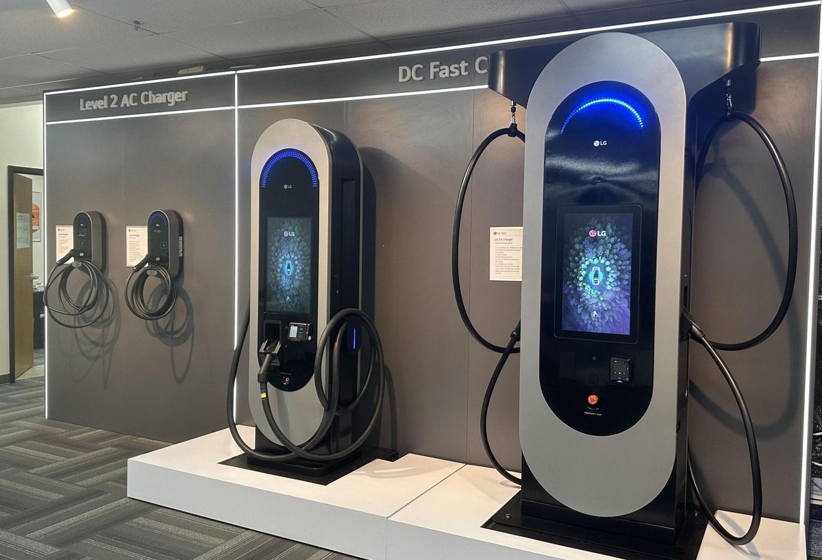 Naujos Technologijos Leis įkrauti Elektromobilius Per 15 Minučių