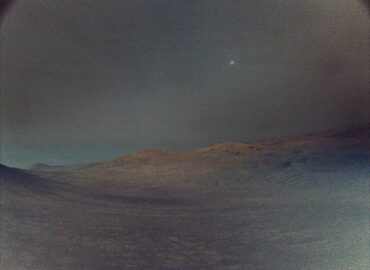 3454 Rytinis Marsas Perseverance įamžino Deimo švytėjimą