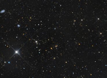 4318 Kosminis šypsenėlis Galaktikų Spiečius Ir Gravitacinės Lęši