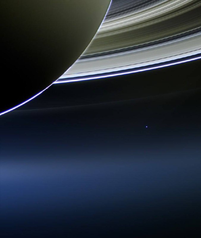 4354 Žemė Matoma Po Saturno žiedais Cassini Nuotraukoje