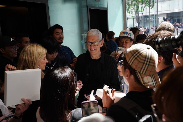 5557 Apple Laukia Vadovybės Pokyčiai Timui Kukui Galimai Pasitrau