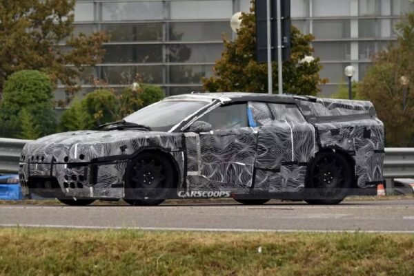 Ferrari pristato elektrinį hiperautomobilį Elettrica