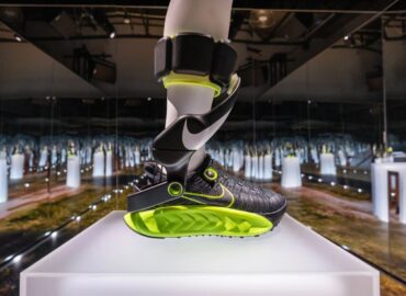 819 Nike Pristato Elektrinius Sportinius Batus Amplify