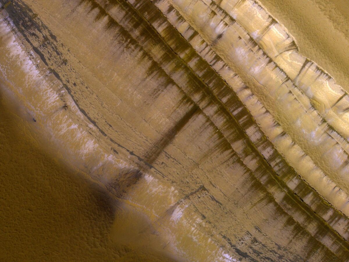 10088 Pavasario Lavinos Marso Poliarinėje Uoloje