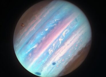 10137 Jupiterio Ir Ganimedo Ultravioletiniai Stebėjimai