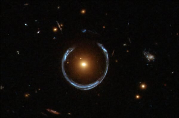 10638 Nauji Kvozarų Atradimai Praplečia žinias Apie Gravitacines L