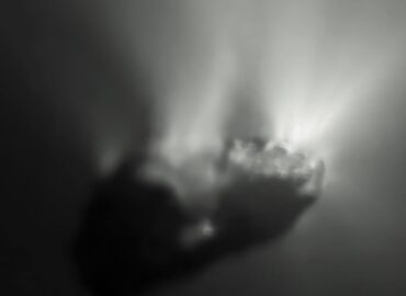 15392 Kometa Halėja Pirmasis Kosminio Zondo Susitikimas