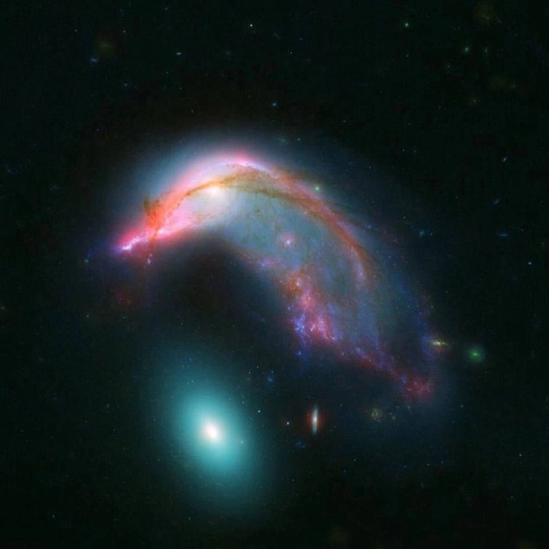 15394 Arp 142 Galaktikos Pingvinas Ir Kiaušinis Visatos Platybėse