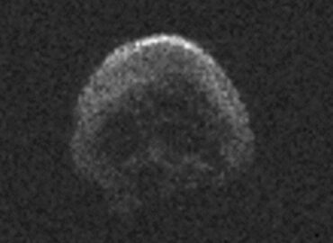 15397 Paslaptingas Asteroidas 2015 Tb145 Primenantis Kaukolę