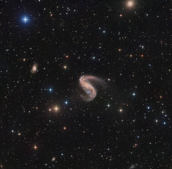 15477 Galaktika Su žvaigždžių Gimimo Paslaptimis Ngc 2442