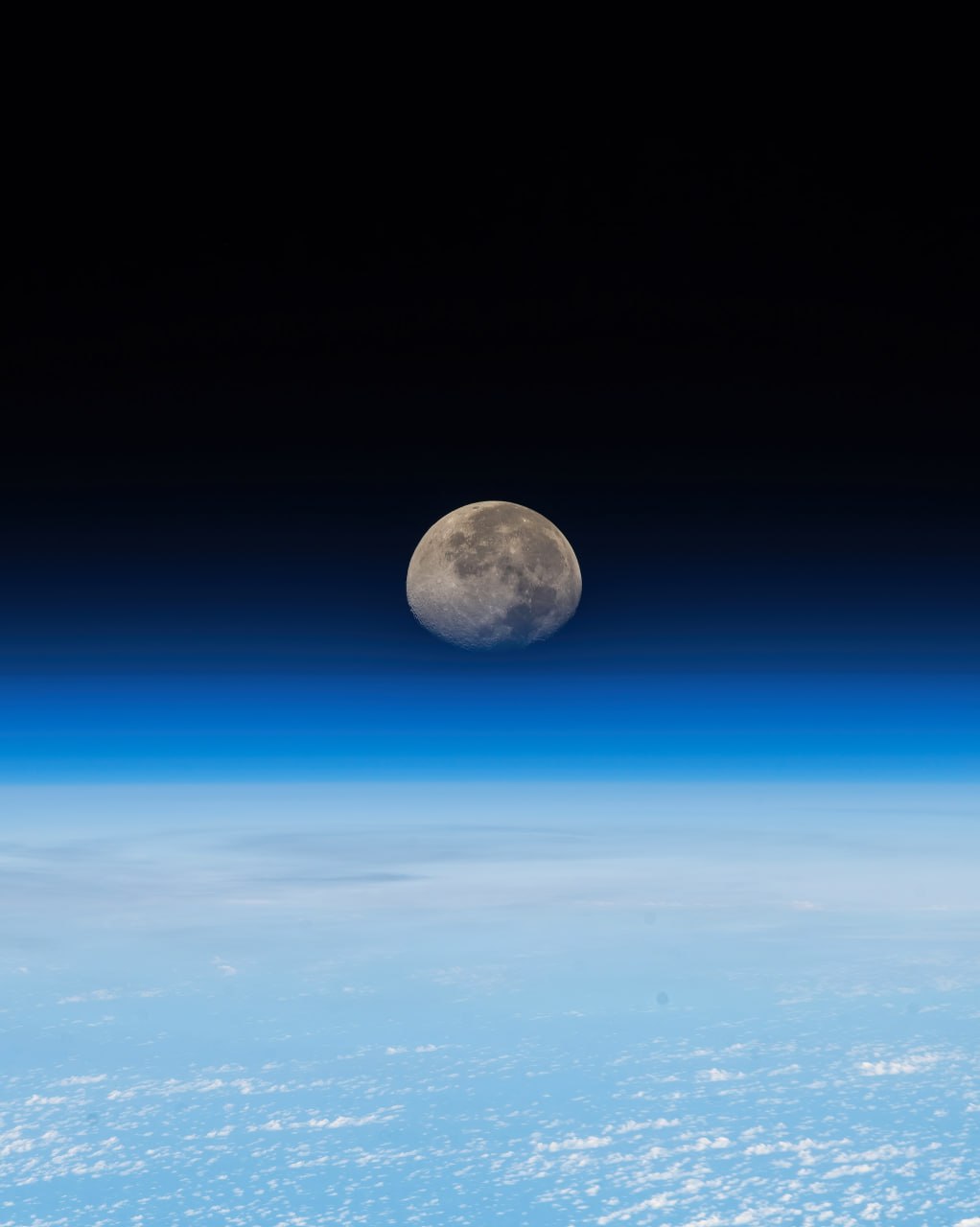 1683 Žemės Grožis Kontrasto Fone Su Mėnuliu Ir Kosmosu