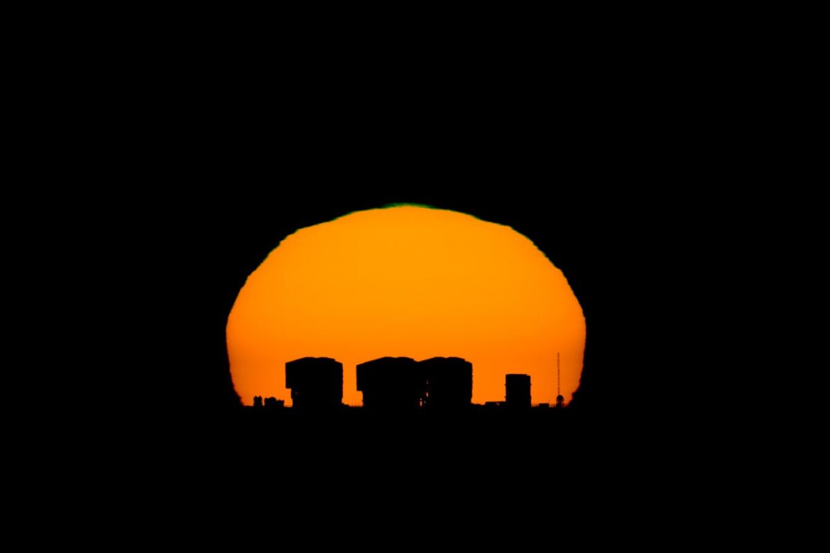 Stebėjimas Paranal kalno horizonte du kartus per metus