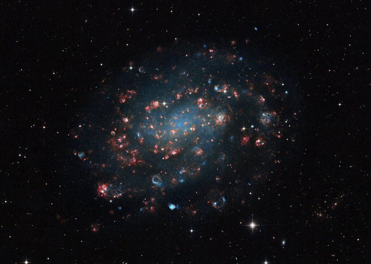 NGC300 galaktika: naujas žvilgsnis į spiralinę struktūrą