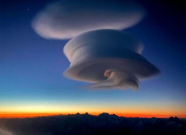 2956 Neįprastas Lęšinės Formos Debesis Virš Elbruso Kalno