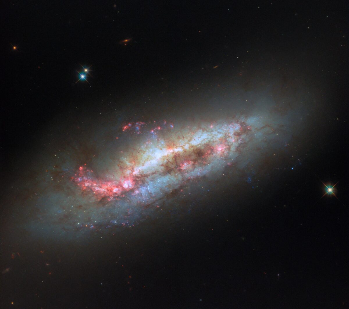 2983 Ngc 1511 Ir Jos Galaktikų Kompanionų įtaka Ir Sąveikos