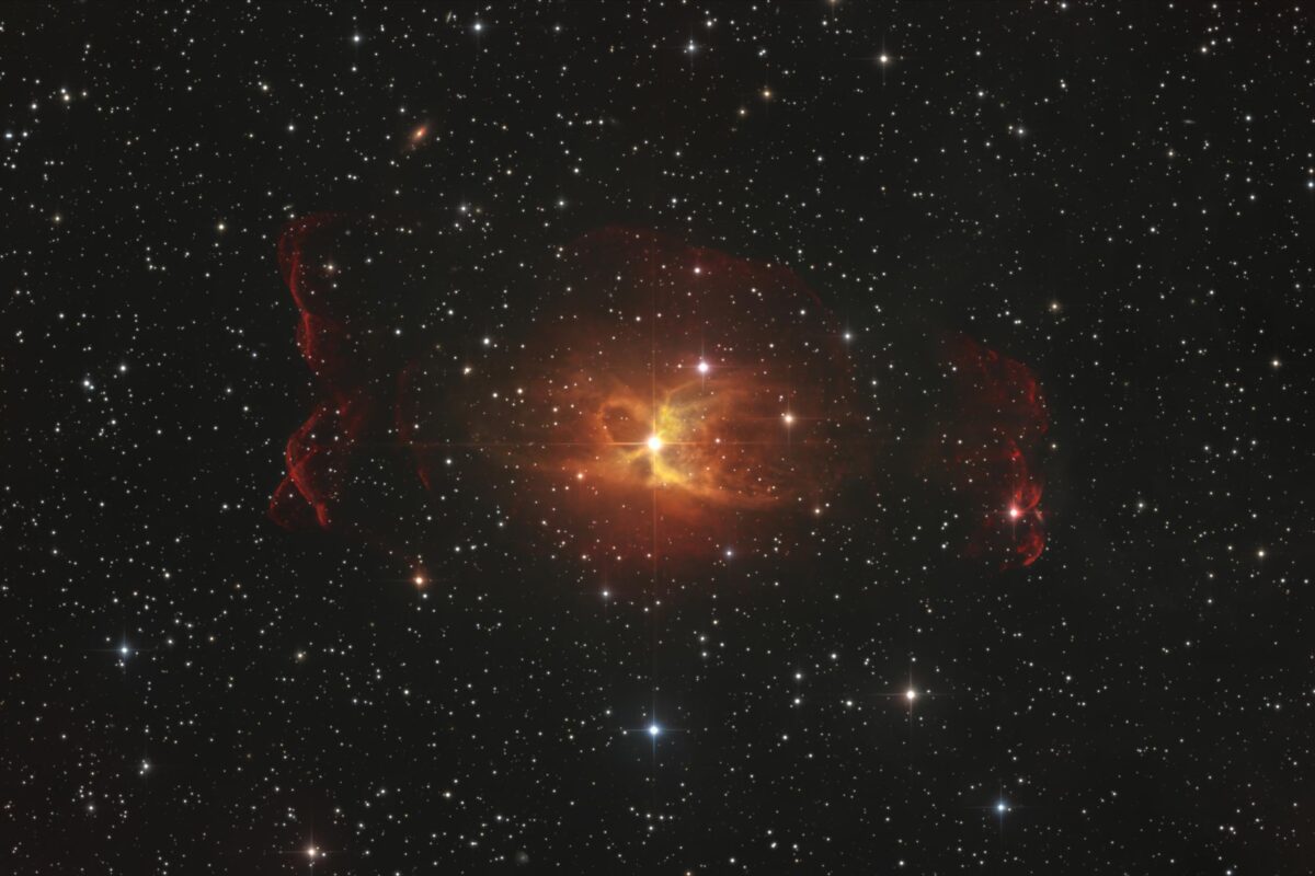 3003 Ic 2220 Tumanumas Paslaptingas Raudonojo Milžino švytėjimas